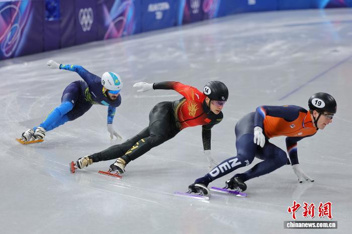 刘少昂米兰冬奥会短道速滑半决赛摔倒晋级B组决