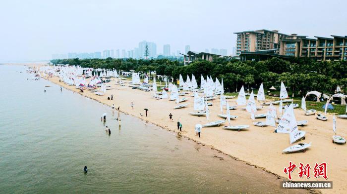 厦门站开赛 低龄化趋势凸显青少年帆船赛事迎来