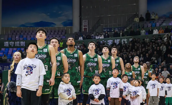 同曦男篮球员赵柏清郭昊文赛场争执升级为公开