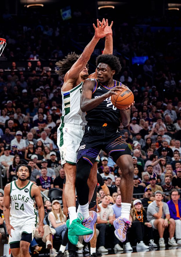 字母哥伤退雄鹿逆转太阳止连败 布克梦游成败关