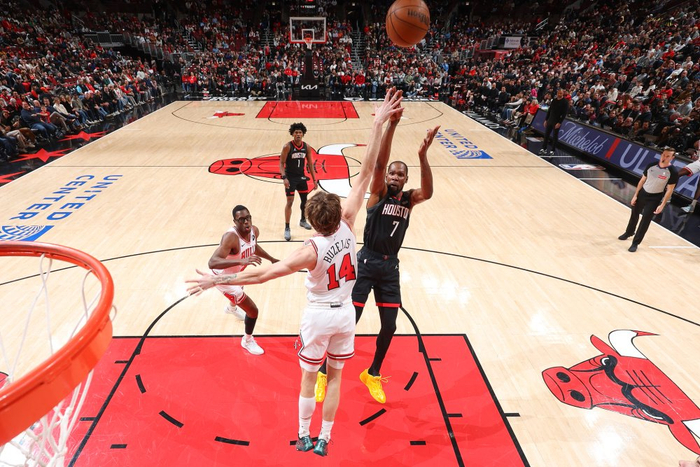 杜兰特40分难救火箭，团队协作短板致惨败