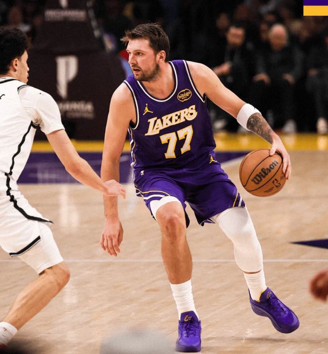 东契奇12场30+创纪录 湖人双杀篮网终结9连败