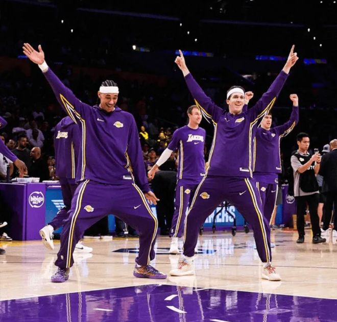 东契奇12场30+创纪录 湖人双杀篮网终结9连败