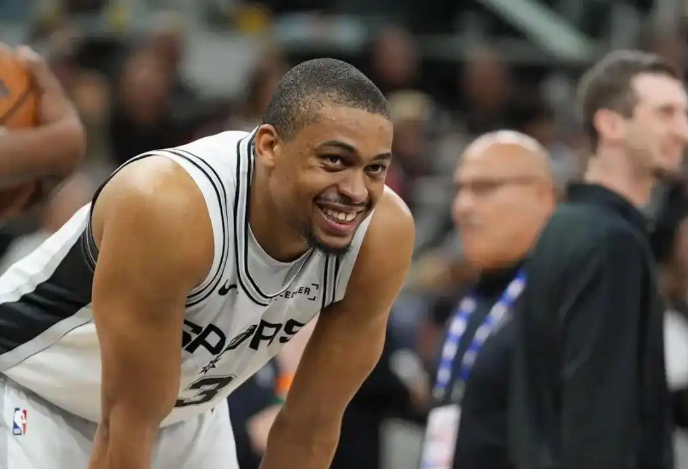 最佳新秀悬念揭晓：弗拉格与克尼普尔各有哪些